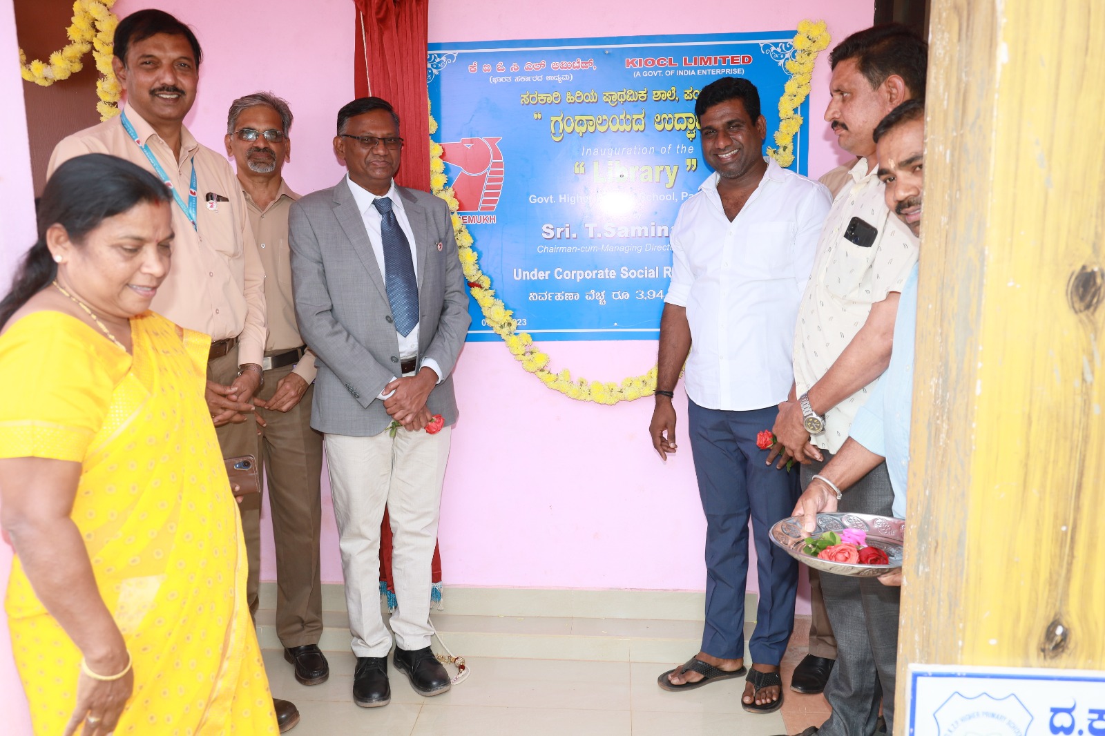 सीएसआर के तहत पंजिमोगौरु जिला पंचायत हायर प्राइमरी स्कूल के लिए निर्मित लाइब्रेरी का उद्घाटन दिनांक 02-02-2023 को मंगलूरु में मुख्य महा प्रबंधक, केआईओसीएल, कुलूर पार्षद के उच्च अधिकारियों और स्कूल के कर्मचारियों / बच्चों की उपस्थिति में किया गया।