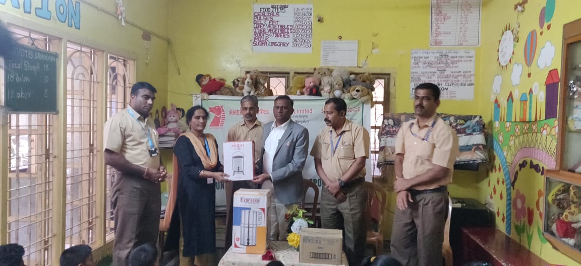 सीएमडी द्वारा मंगलूरु में दिनांक 02-02-2023 को एक अनाथालय 'संवेदना' को स्वच्छता / पोषण किट, सैनिटरी आइटम, गर्म पानी फिल्टर, स्टील वॉटर फिल्टर सौंपे गए।